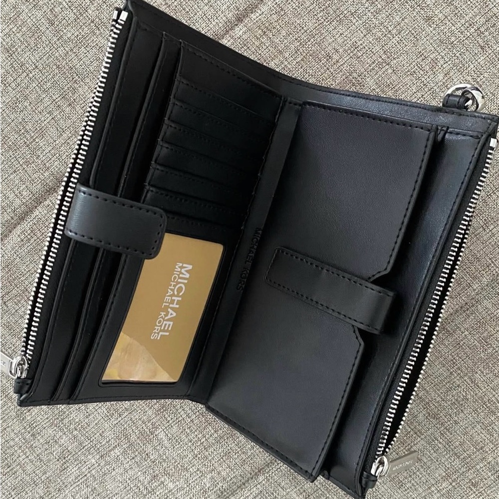 Michael Kors Jet Set Large Ombre Black Multi and white Signature Wristlet - Picture 5 of 5